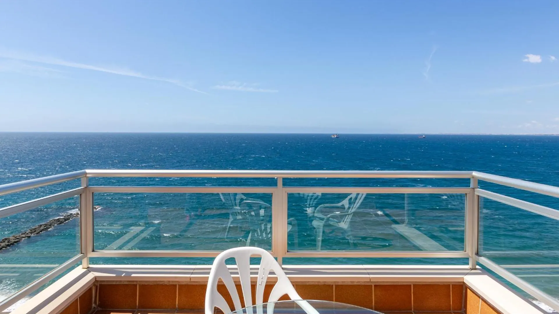 Apartment Atico Con Garaje En 1º Linea De Playa Almeria