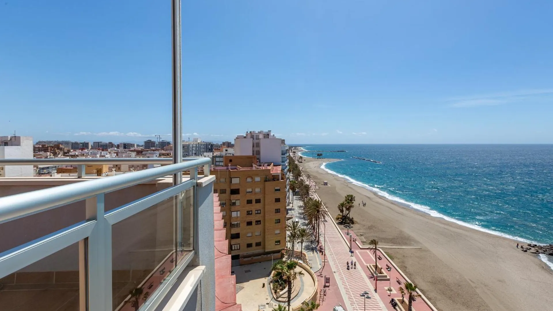 Atico Con Garaje En 1º Linea De Playa Almeria