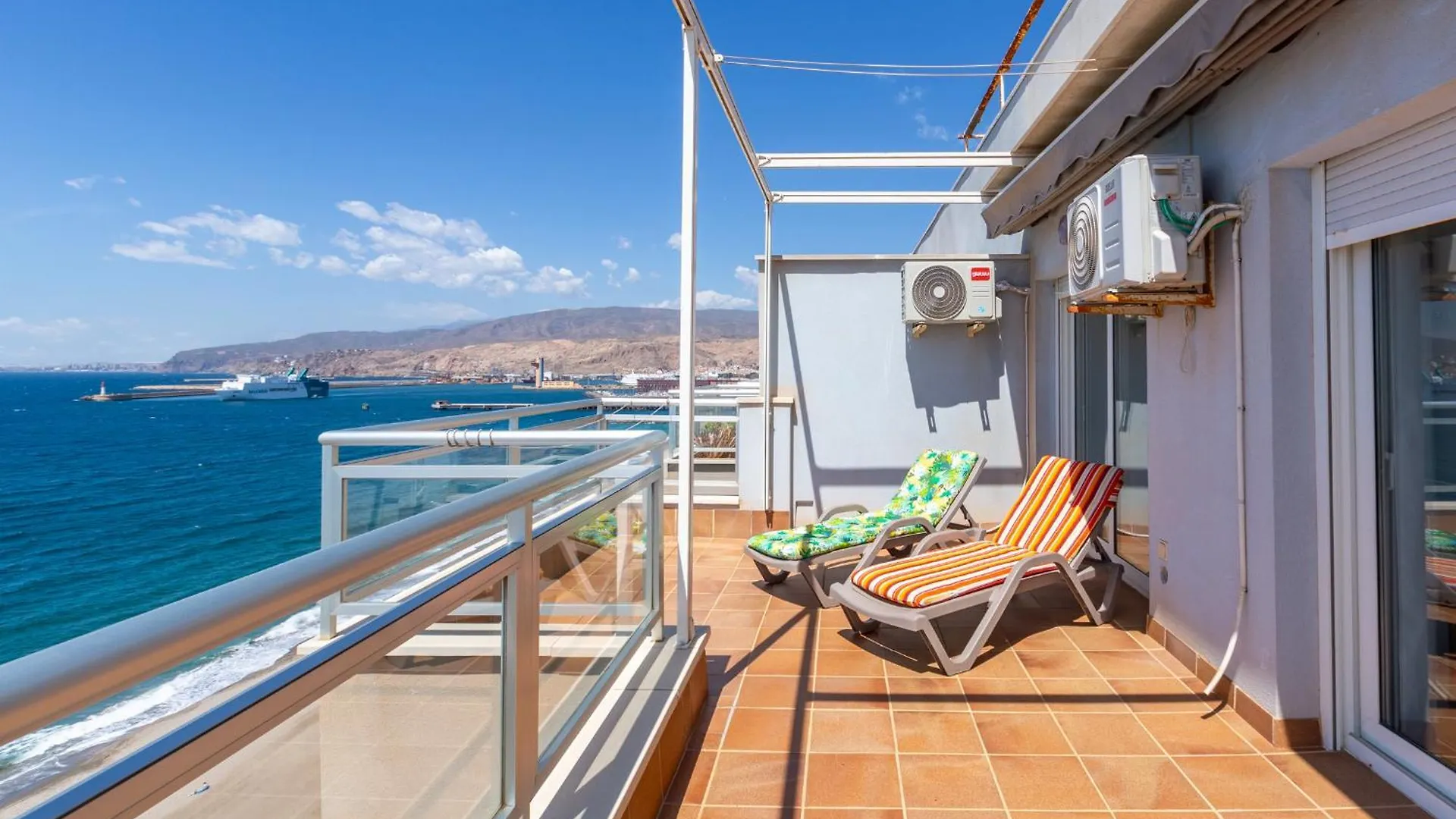 Atico Con Garaje En 1º Linea De Playa Almeria 0*,
