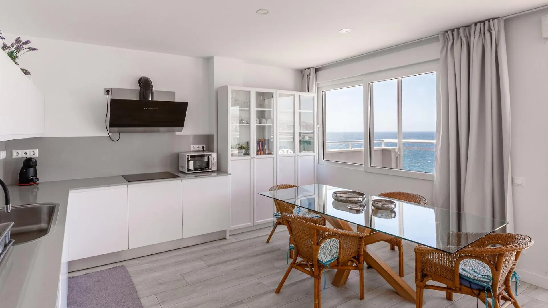 Atico Con Garaje En 1º Linea De Playa Almeria Apartment