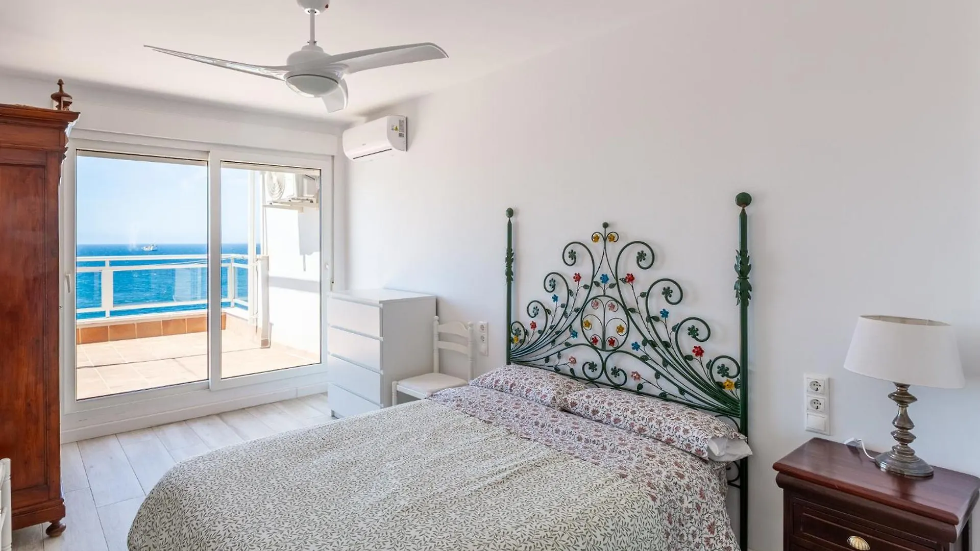 Atico Con Garaje En 1º Linea De Playa Almeria Apartment